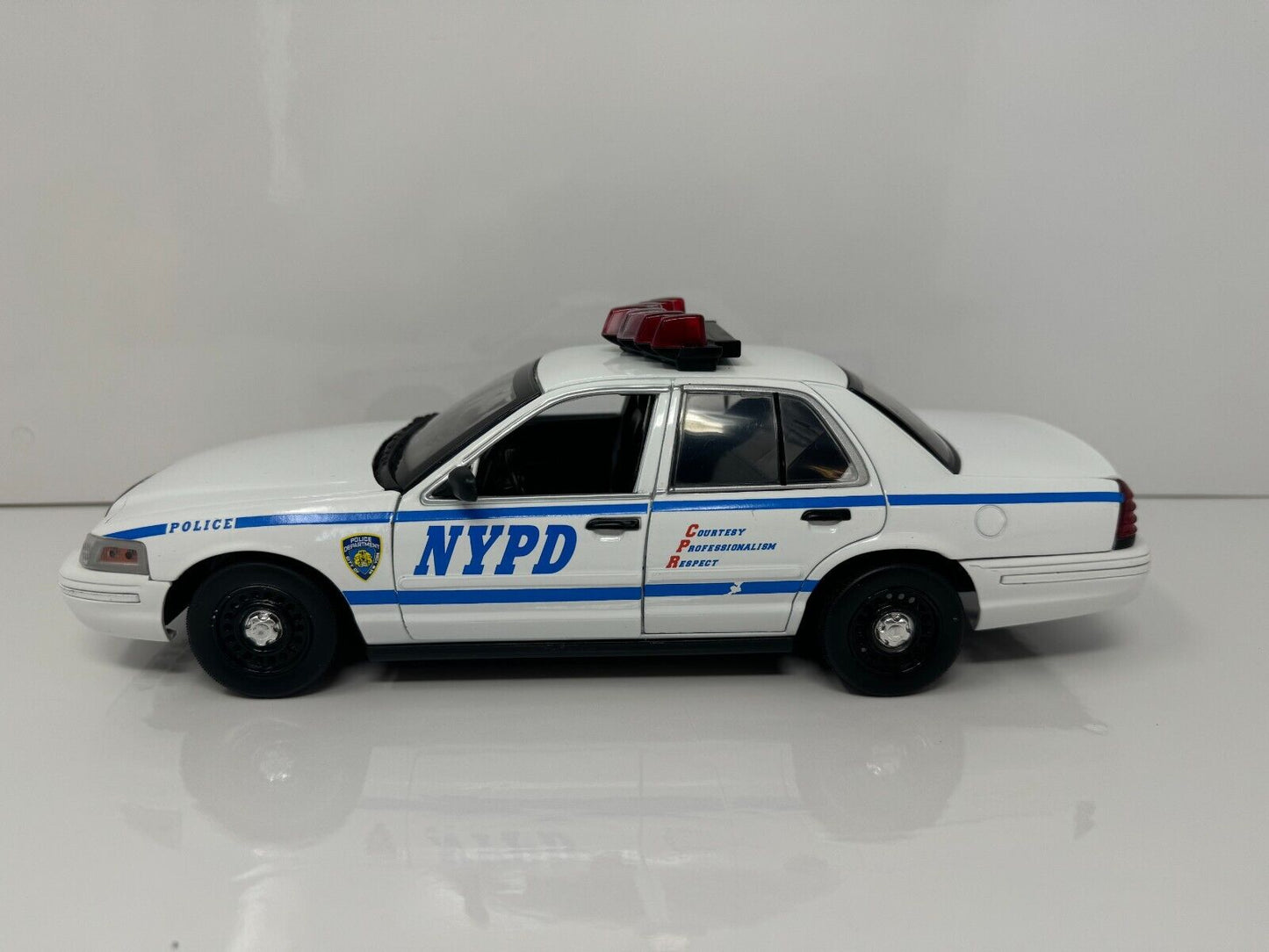 Greenlight NYPD Police Department Ford Crown Victoria Interceptor 1:18 Diecast