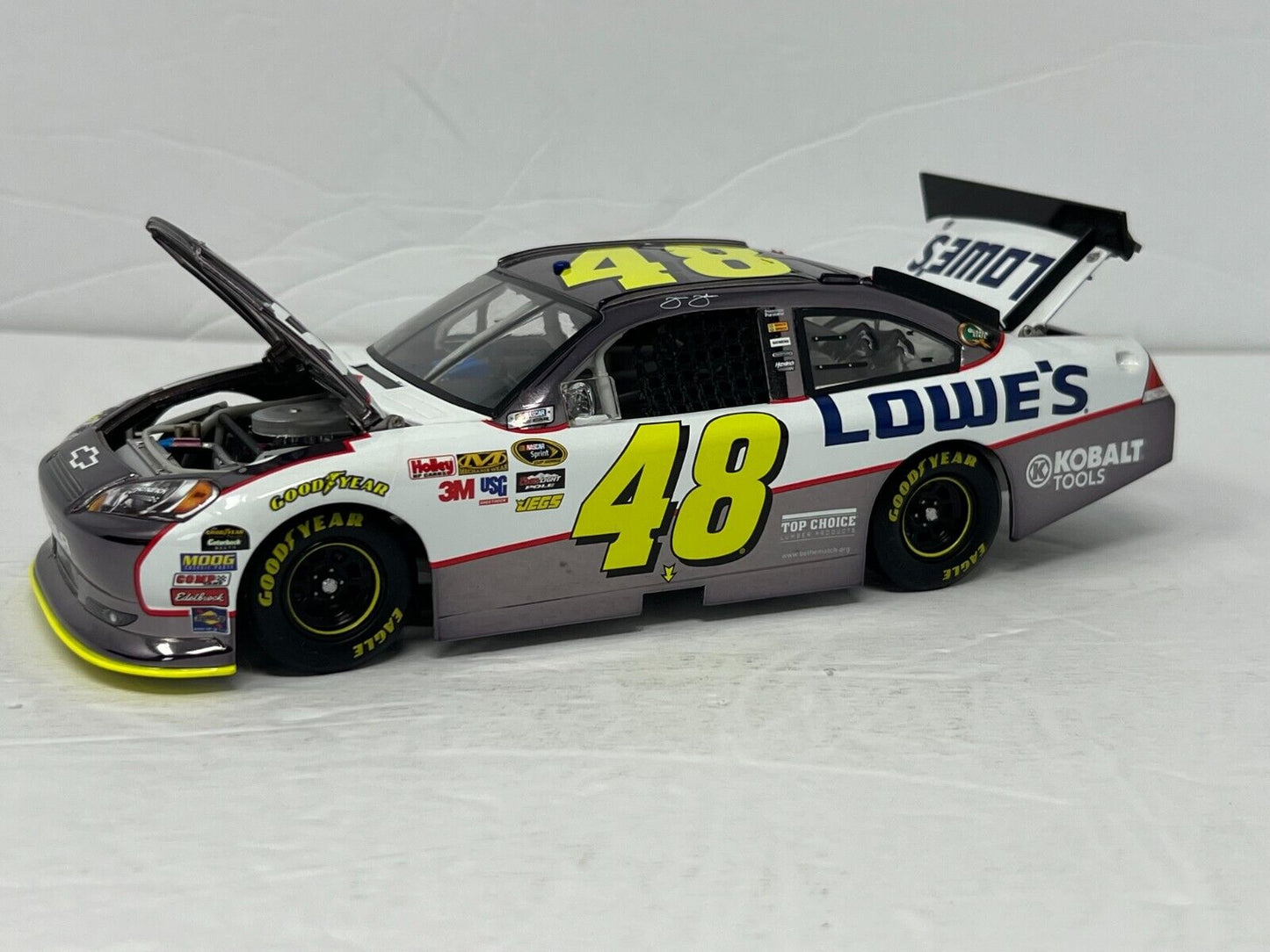 Lionel Nascar #48 Jimmie Johnson Lowe's 2011 Chevy Impala Gunmetal 124 Diecast