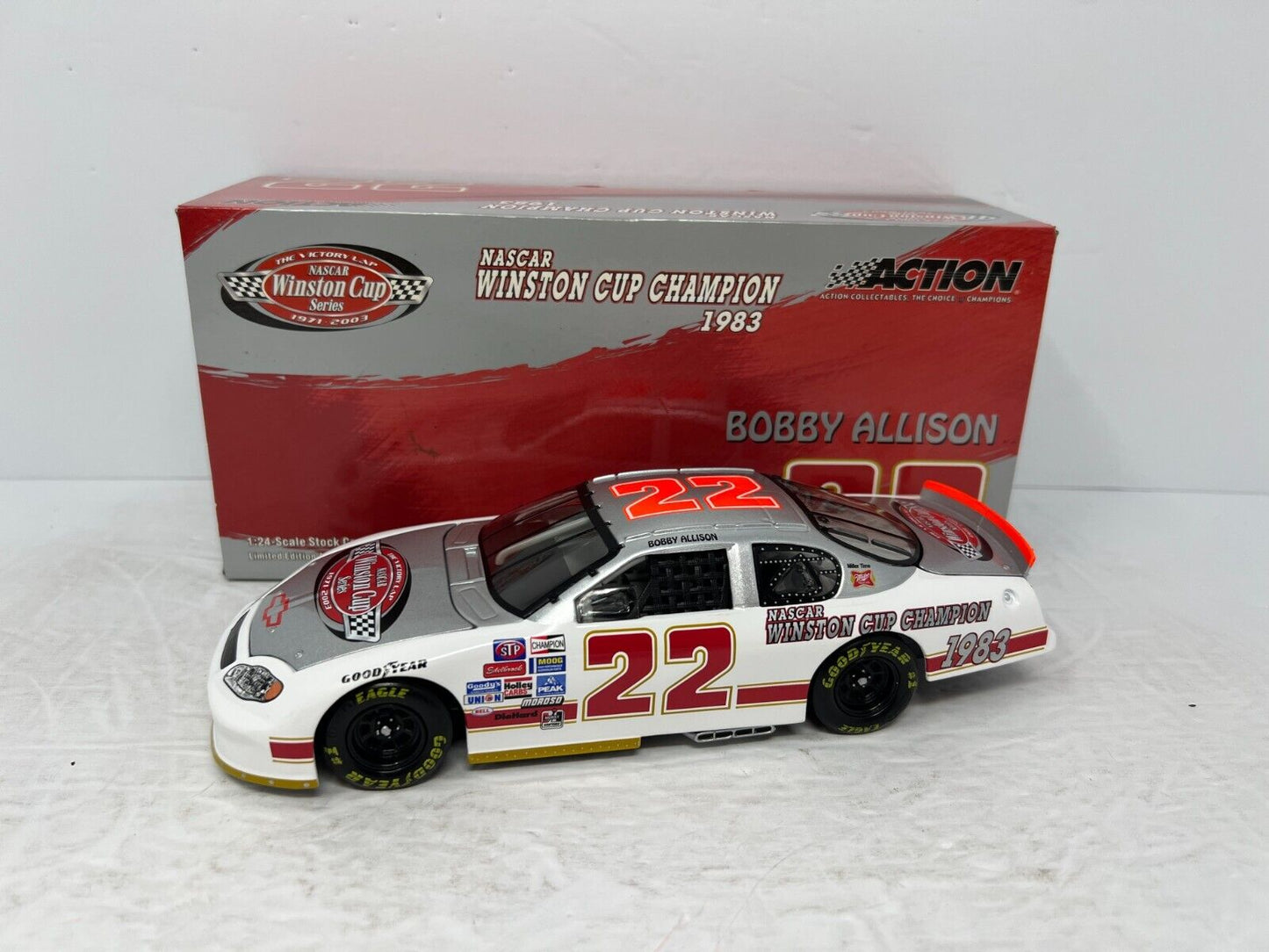 Action Nascar Bobby Allison Victory Lap 1983 Champion GM Dealers 1:24 Diecast