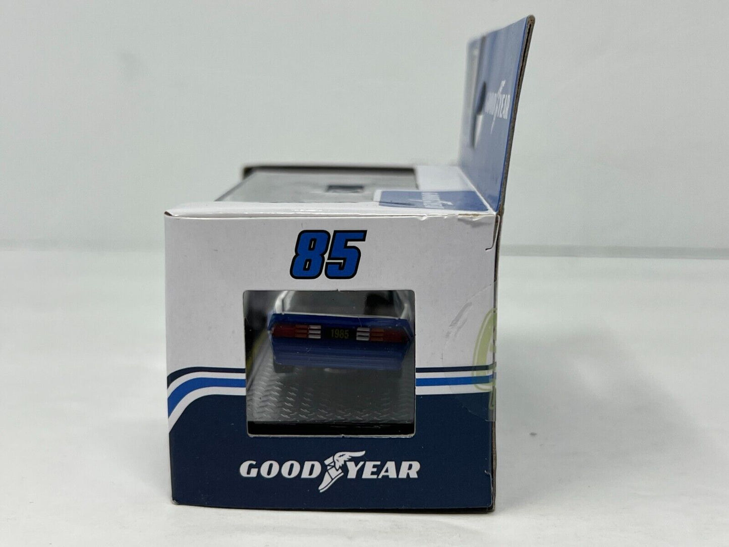 M2 Machines Goodyear 1985 Chevrolet Camaro Iroc-Z 1:64 Diecast V2