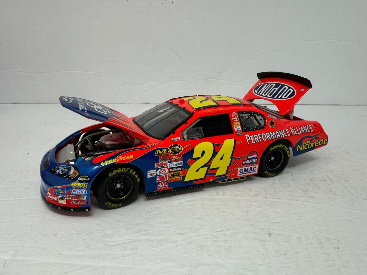 Action Nascar #24 Jeff Gordon DuPont Performance Alliance Chevy 1:24 Diecast