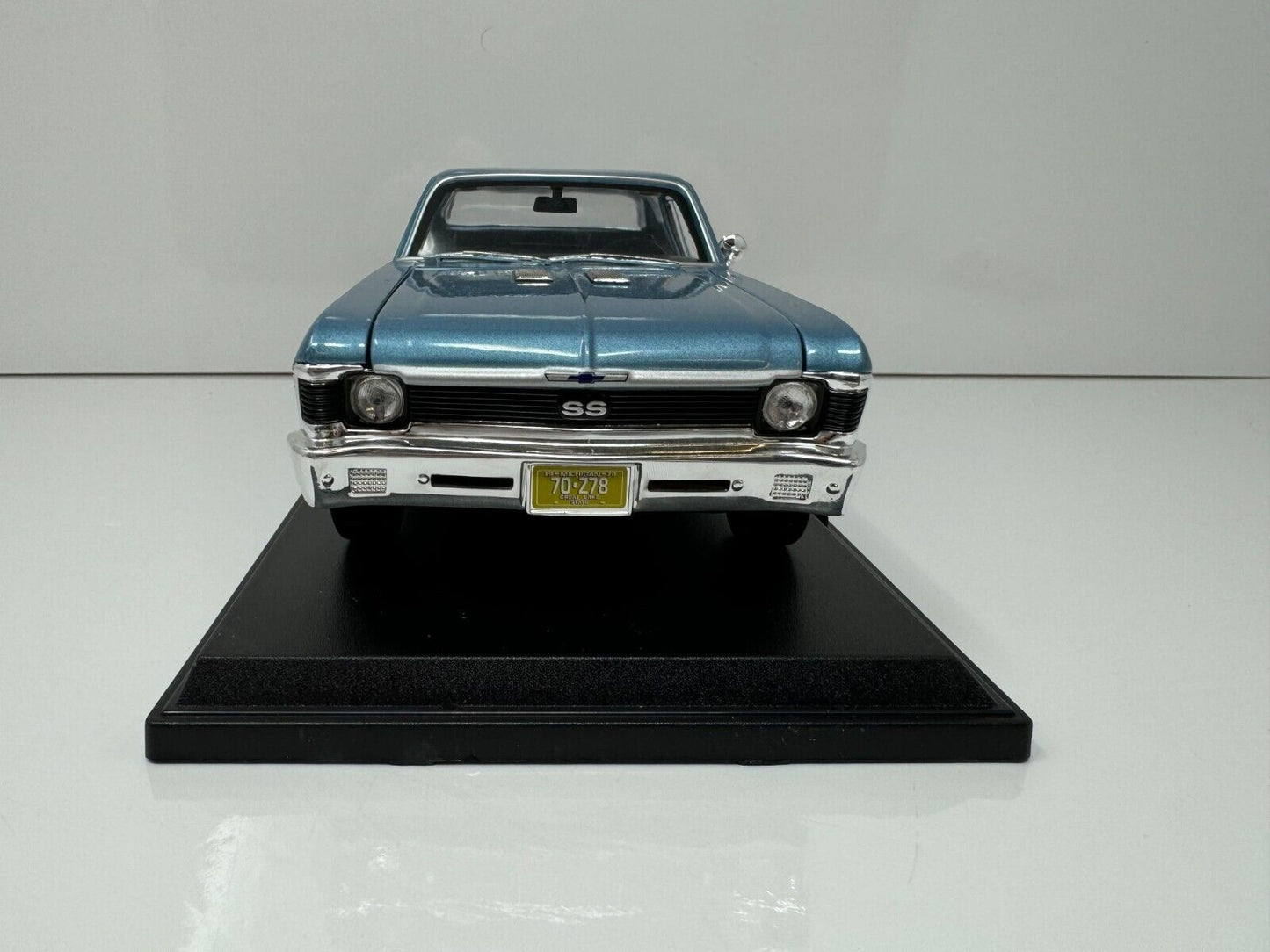 Maisto 1970 Chevrolet Nova SS Coupe Special Edition 1:18 Diecast