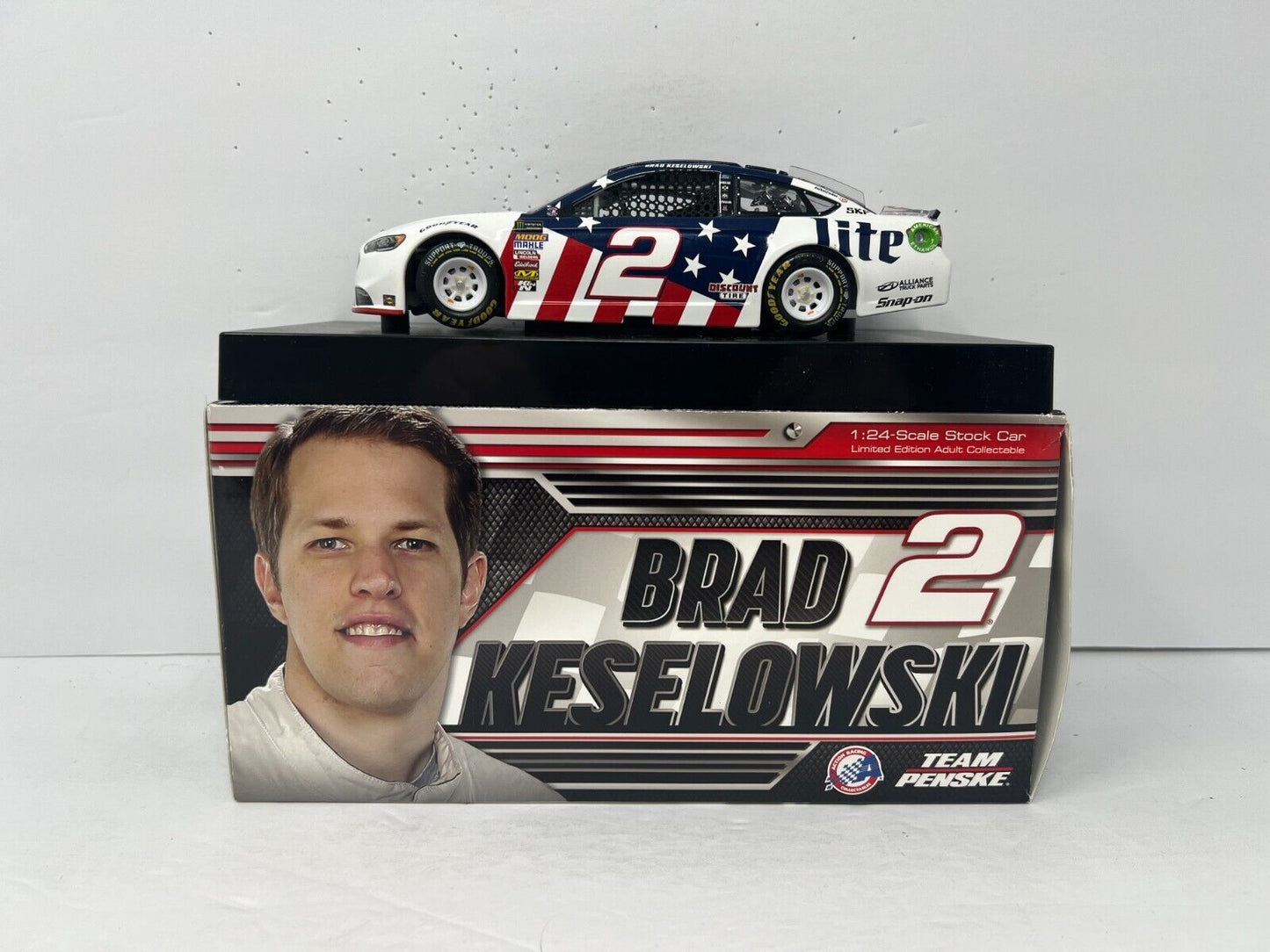 Lionel Racing #2 Brad Keselowski Miller Lite Patriotic 2018 Mustang 1:24 Diecast