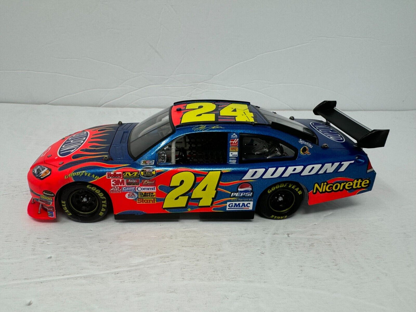 Motorsports Authentics #24 Jeff Gordon DuPont 2007 Impala SS COT 1:24 Diecast