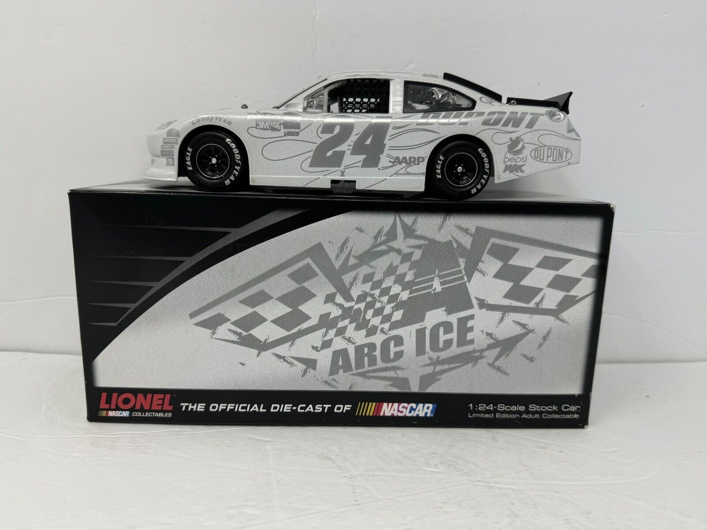 Lionel Nascar #24 Jeff Gordon Dupont Ice 2011 Chevy Impala 1:24 Diecast