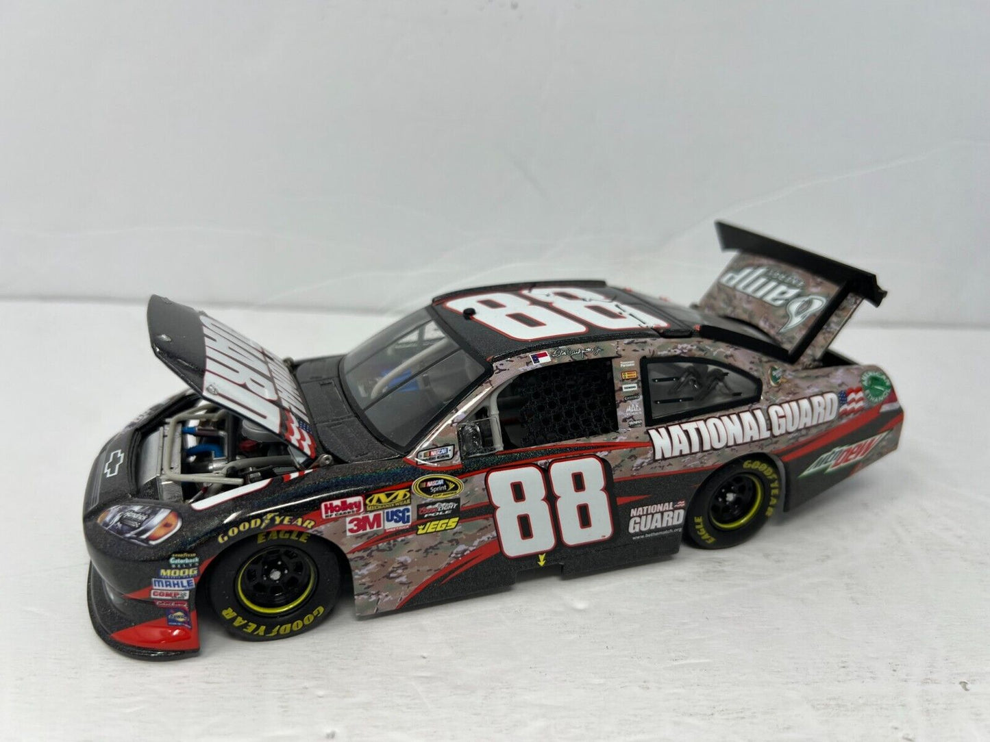 Lionel Nascar #88 Dale Earnhardt Jr. National Guard Flashcoat 1:24 Diecast