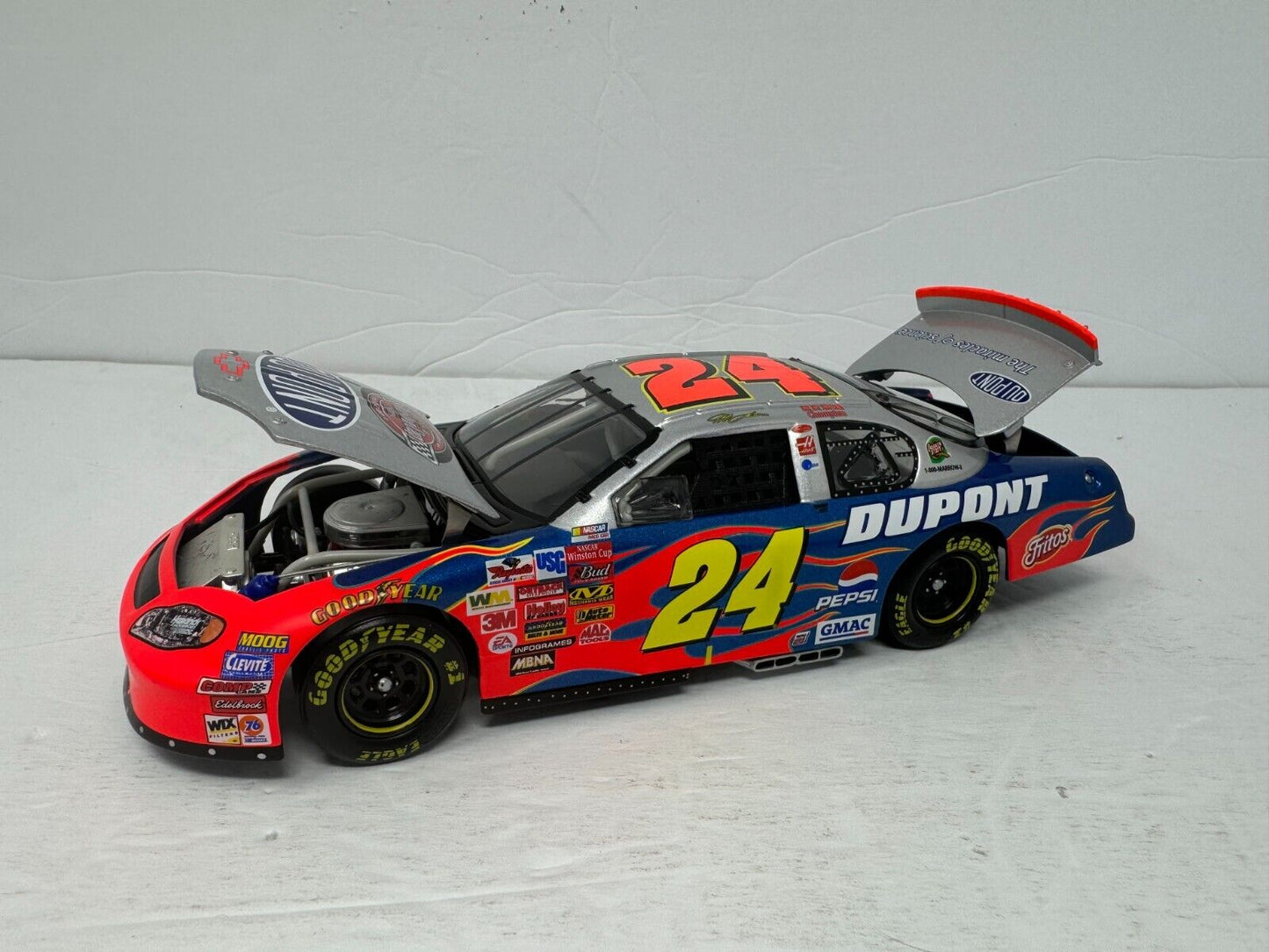 Nascar #24 Jeff Gordon Dupont Victory Lap Monte Carlo GM Dealers 1:24 Diecast