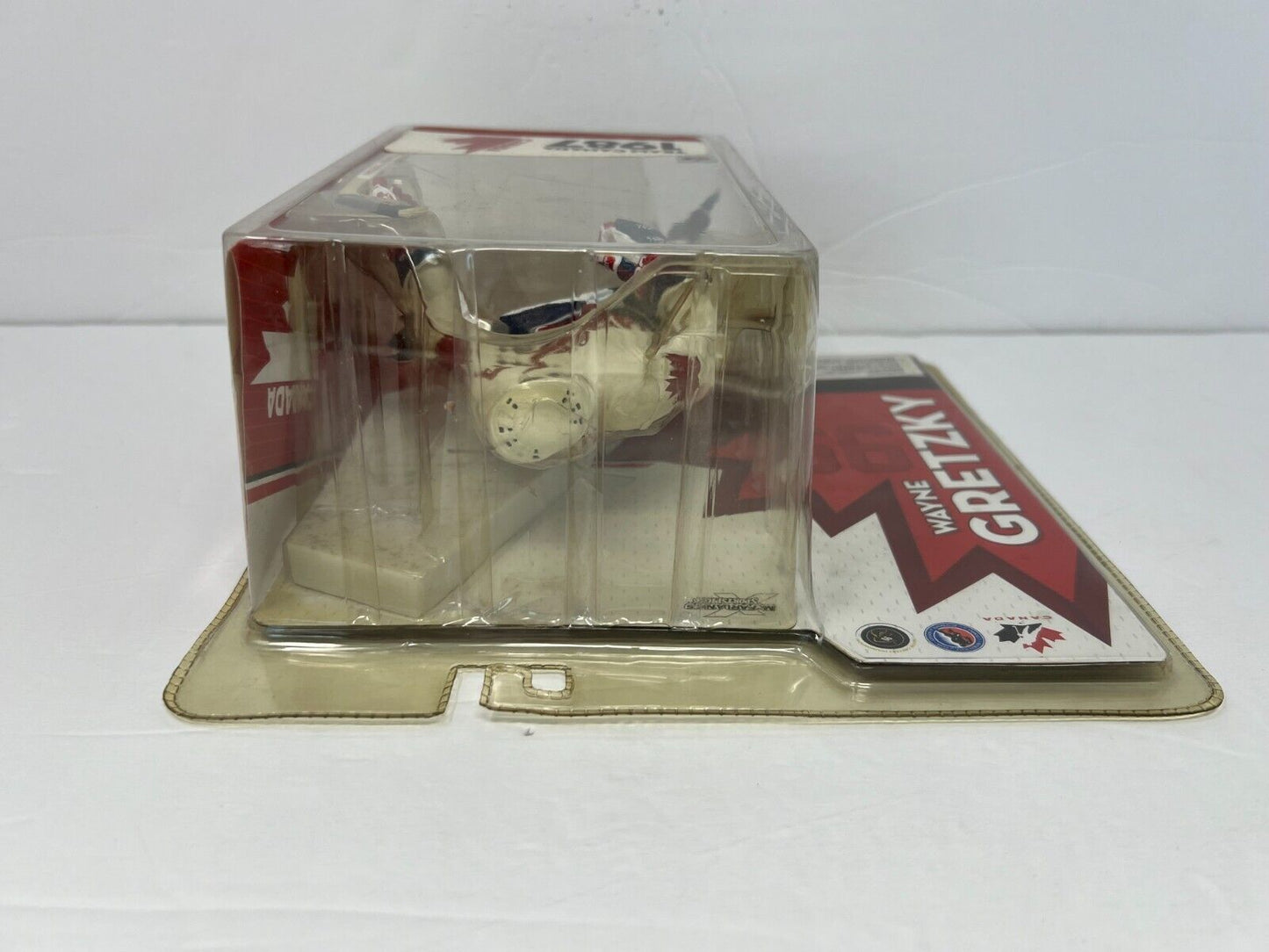 McFarlane NHL Wayne Gretzky White Jersey 1987 Team Canada 6 Inch Figure