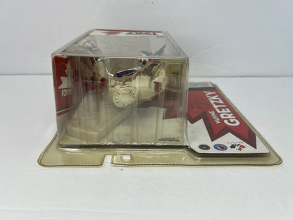 McFarlane NHL Wayne Gretzky White Jersey 1987 Team Canada 6 Inch Figure