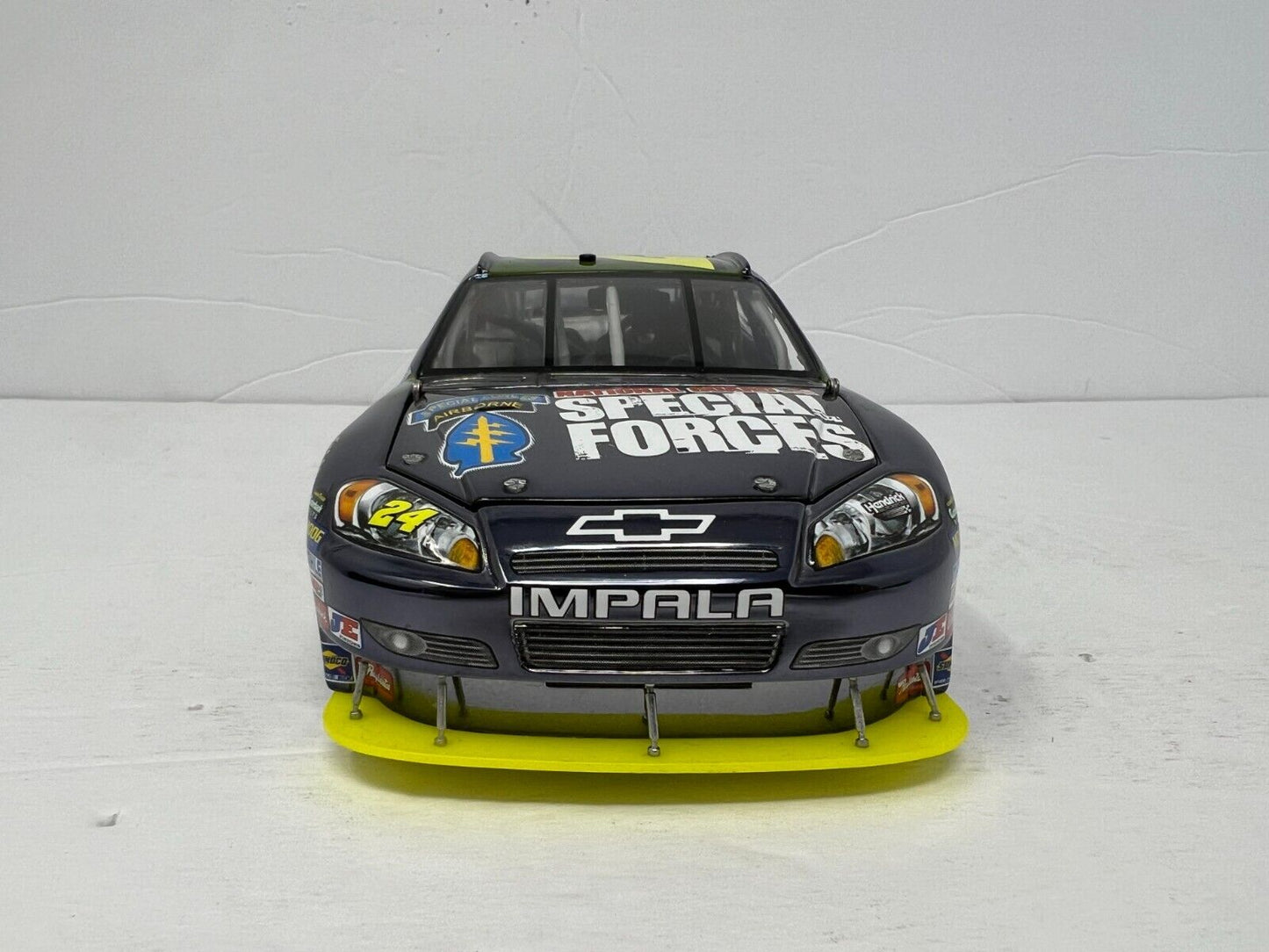 Lionel Nascar #24 Jeff Gordon National Guard Special Forces Chrome 1:24 Diecast