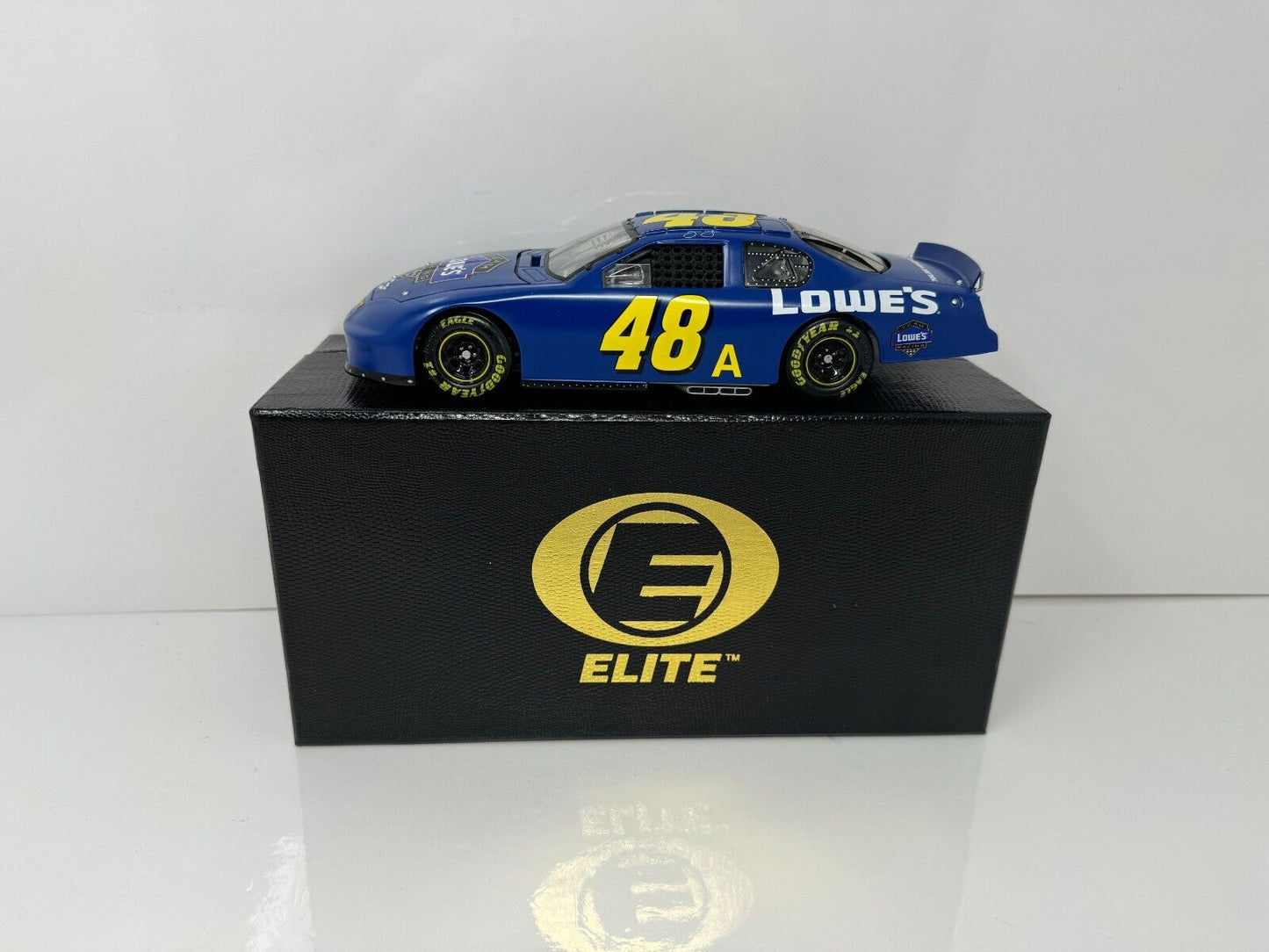 Action Nascar Elite #48 Jimmie Johnson Lowe's Test Car Crew Chief 1:24 Diecast