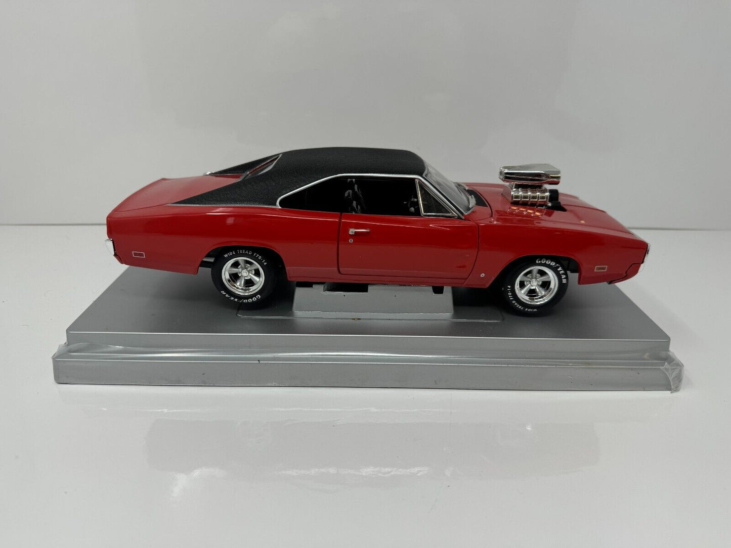 Ertl American Muscle Street Machine 1970 Dodge Charger 1:18 Diecast