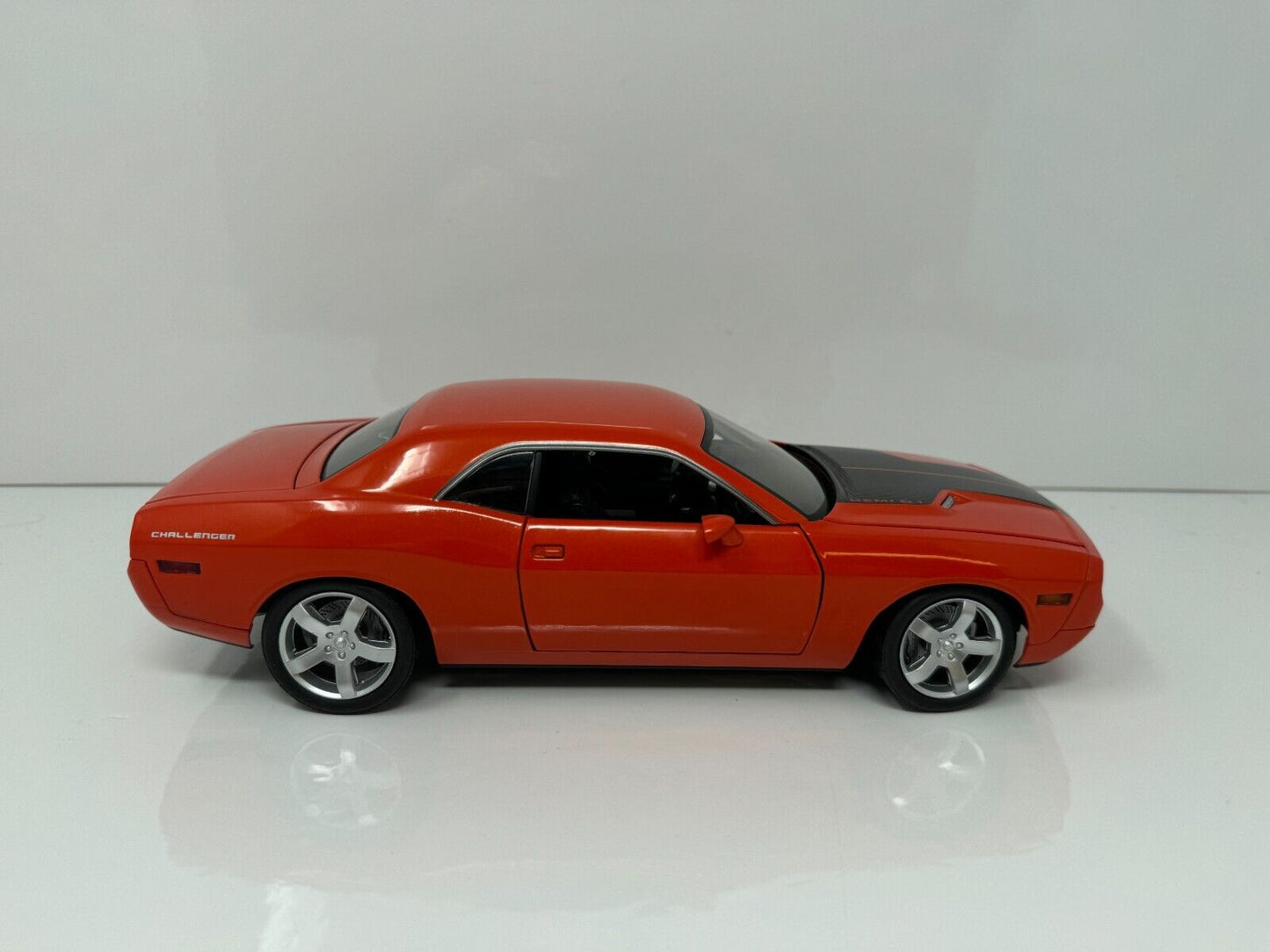 Fairfield Mint 2006 Dodge Challenger Concept 1:18 Diecast