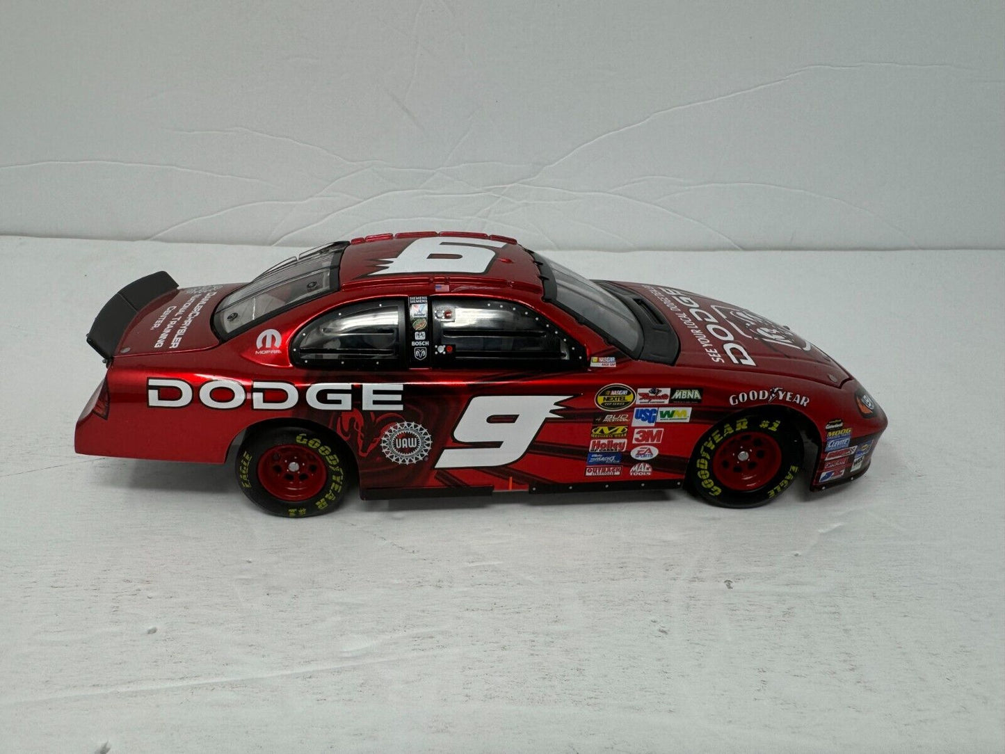 Action Nascar #9 Kasey Kahne Nextel ROTY 2004 Dodge Intrepid 1:24 Diecast Signed