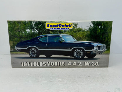 Exact Details Replicas 1971 Oldsmobile 442 W-30 1:18 Diecast