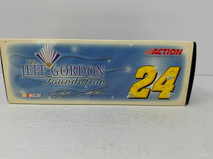 Action Nascar #24 Jeff Gordon Foundation Holiday Car 2004 Chevrolet 1:24 Diecast