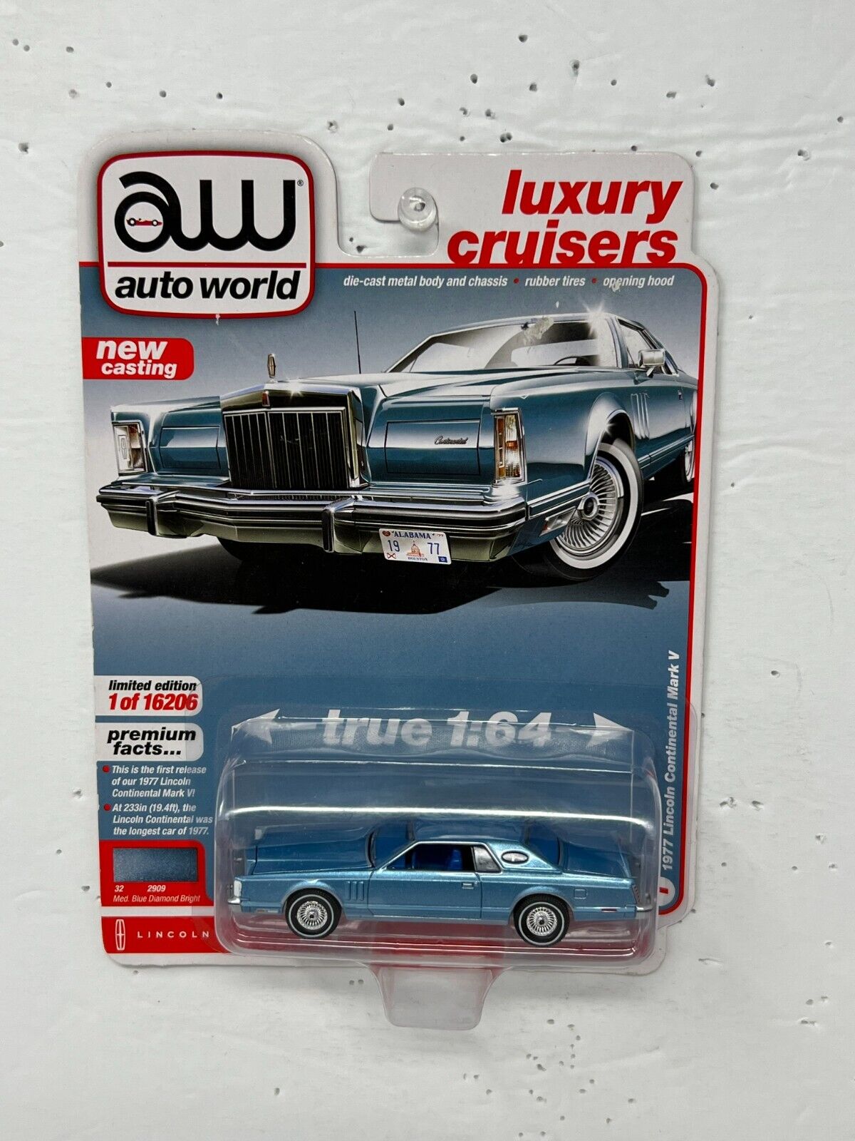 Autoworld Luxury Cruisers 1977 Lincoln Continental Mark V 1:64 Diecast Version A