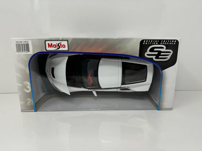 Maisto 2014 Chevrolet Corvette Stingray Z51 Special Edition 1:18 Diecast White