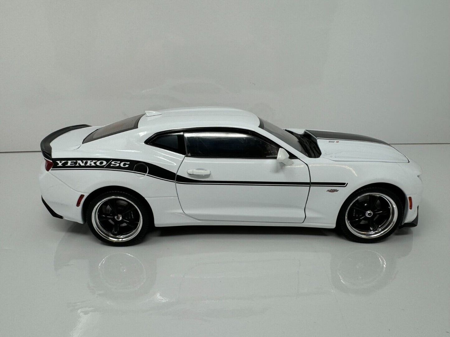 Autoworld 2018 Chevy Camaro Yenko Stage II Limited Edition 1:18 Diecast 1 / 702