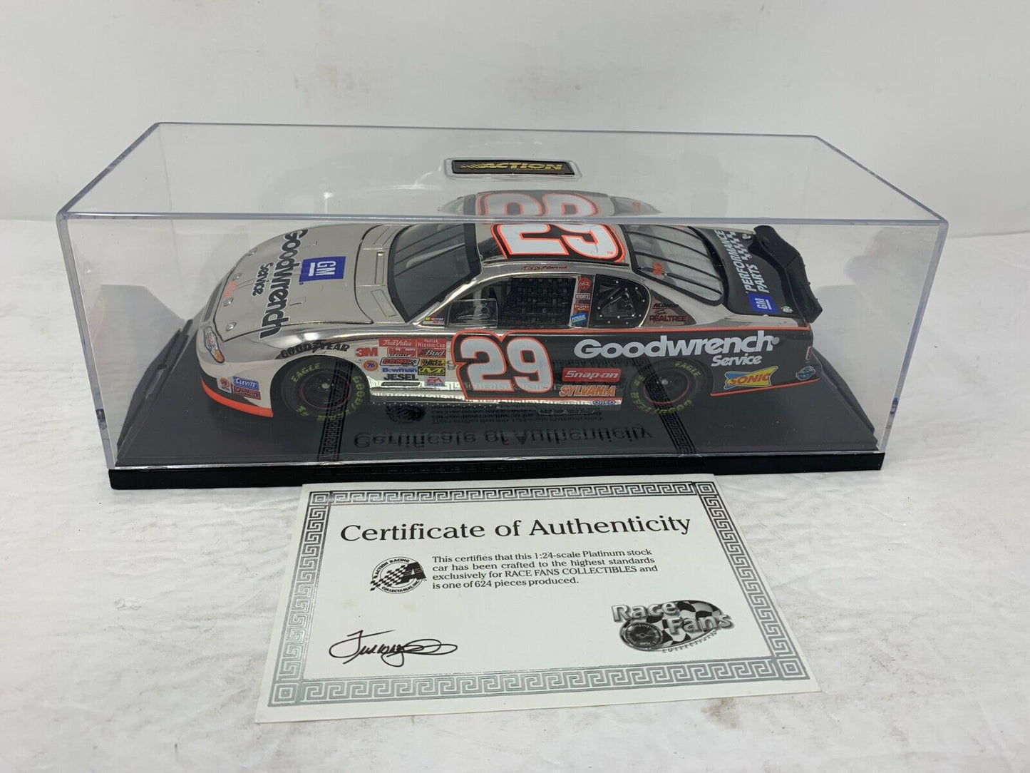 Action Nascar Race Fans #29 Kevin Harvick GM Goodwrench Monte Carlo 1:24 Diecast