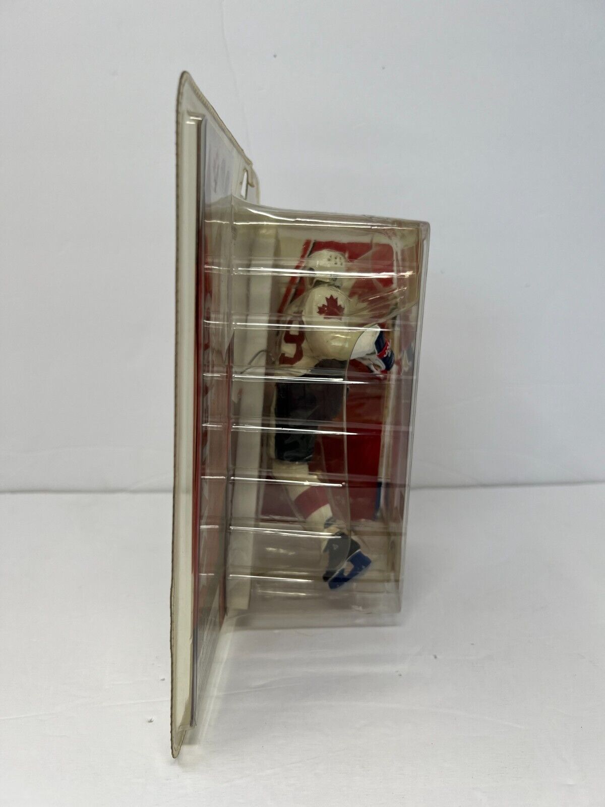 McFarlane NHL Wayne Gretzky White Jersey 1987 Team Canada 6 Inch Figure