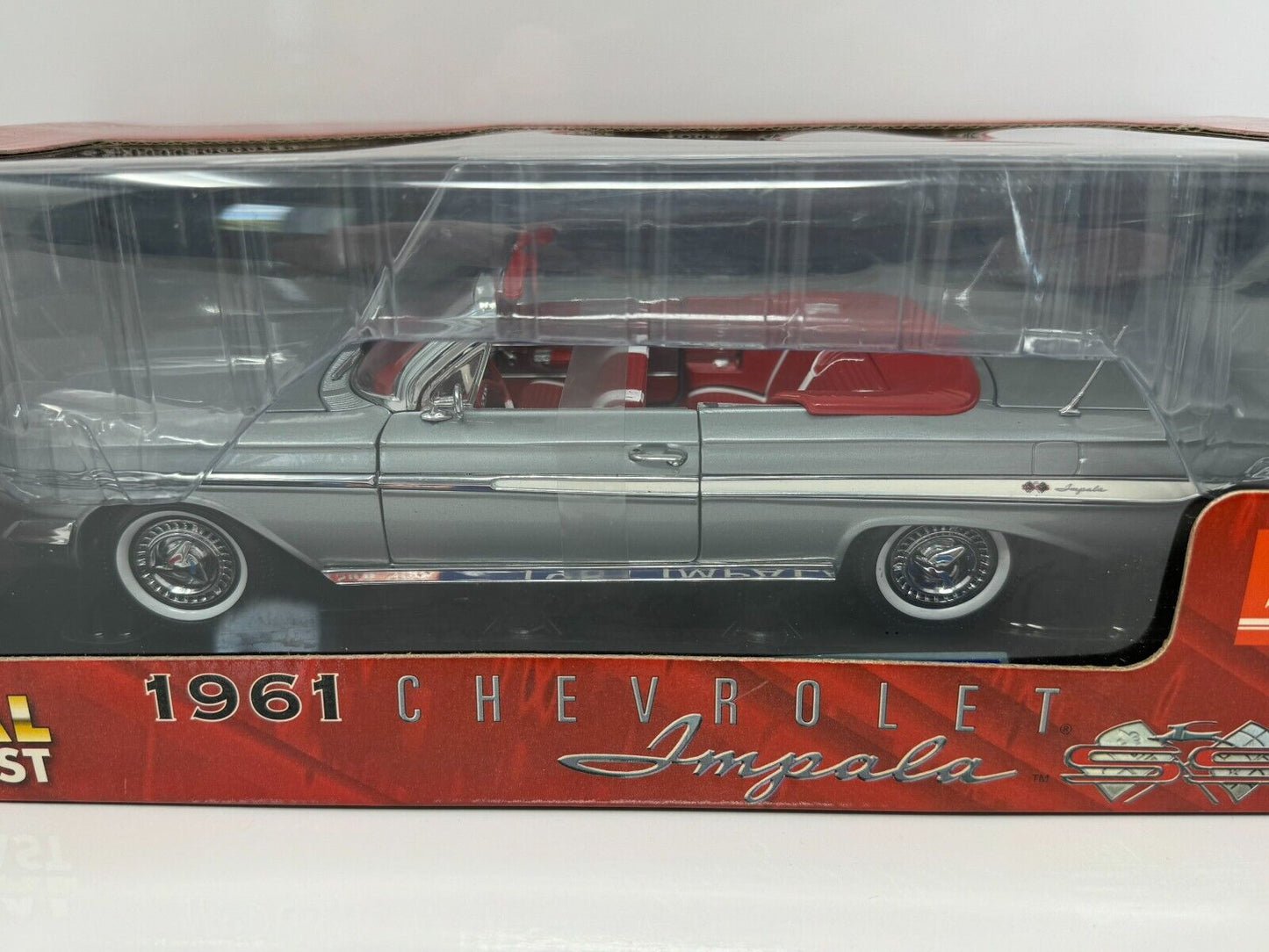 Sun Star 1961 Chevrolet Impala SS 409 1:18 Diecast