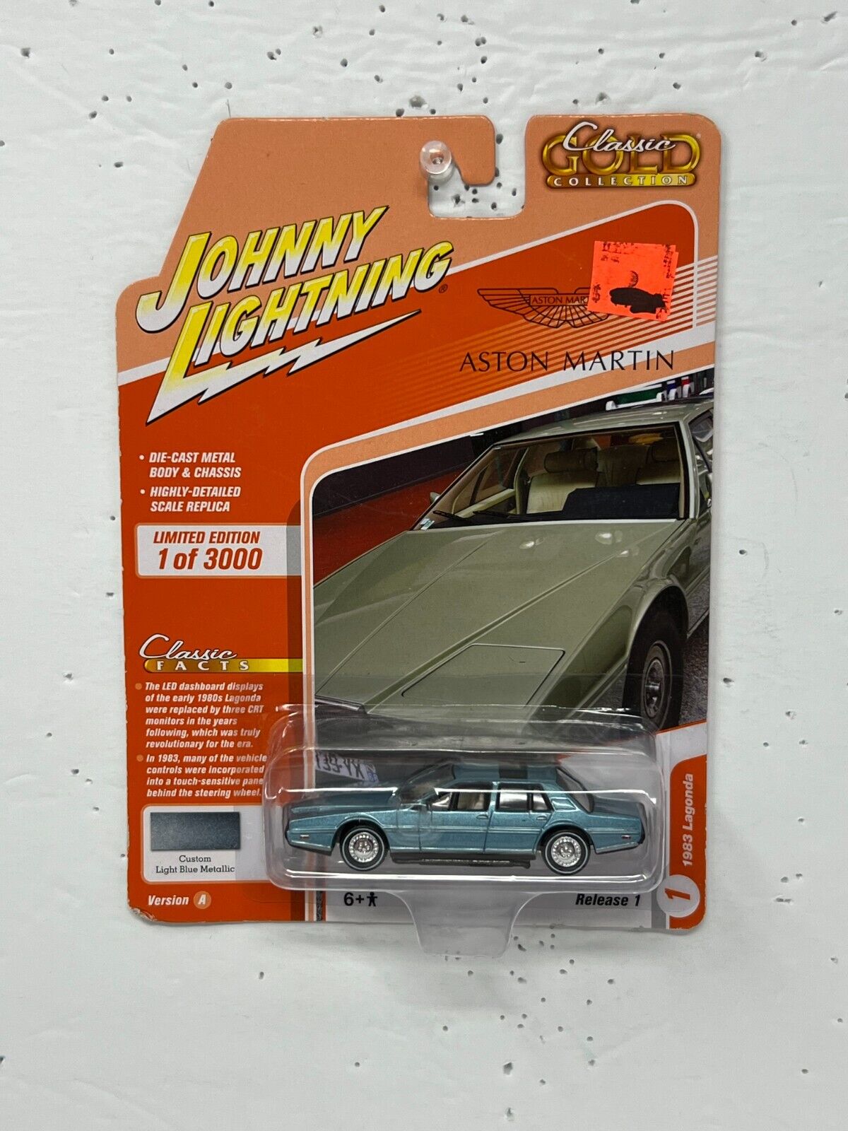 Johnny Lightning Classic Gold 1983 Aston Martin Lagonda 1:64 Diecast Version A