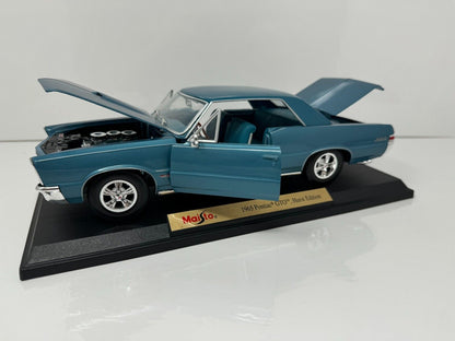 Maisto 1965 Pontiac GTO Hurst Special Edition 1:18 Diecast Blue Color