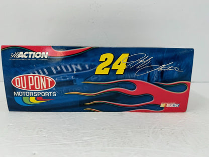 Action Nascar #24 Jeff Gordon DuPont 2003 Chevrolet Monte Carlo 1:24 Diecast