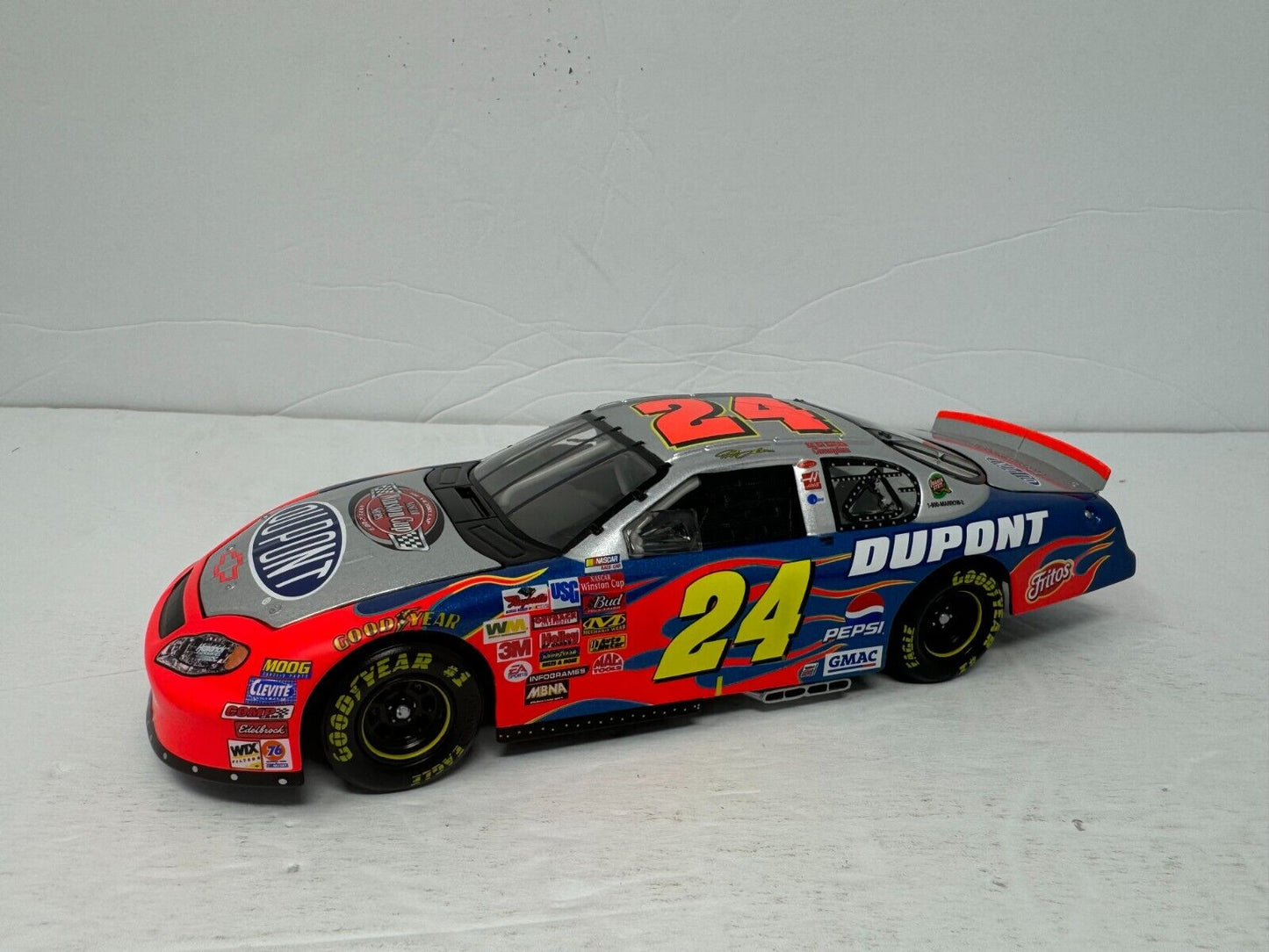 Nascar #24 Jeff Gordon Dupont Victory Lap Monte Carlo GM Dealers 1:24 Diecast