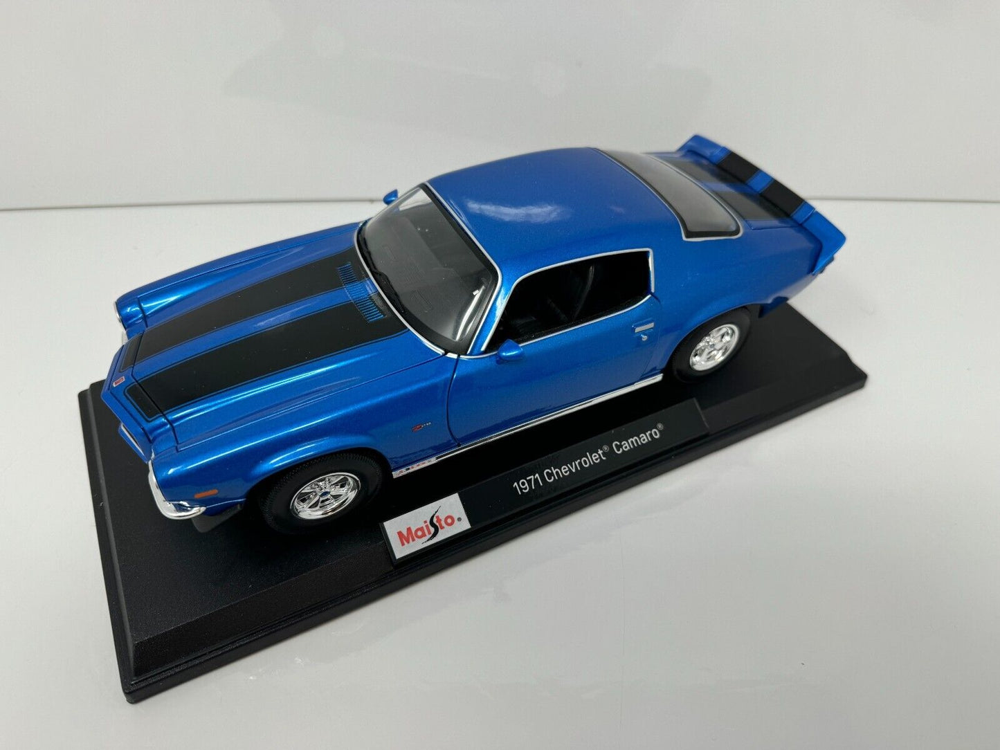 Maisto 1971 Chevrolet Camaro Special Edition 1:18 Diecast Blue