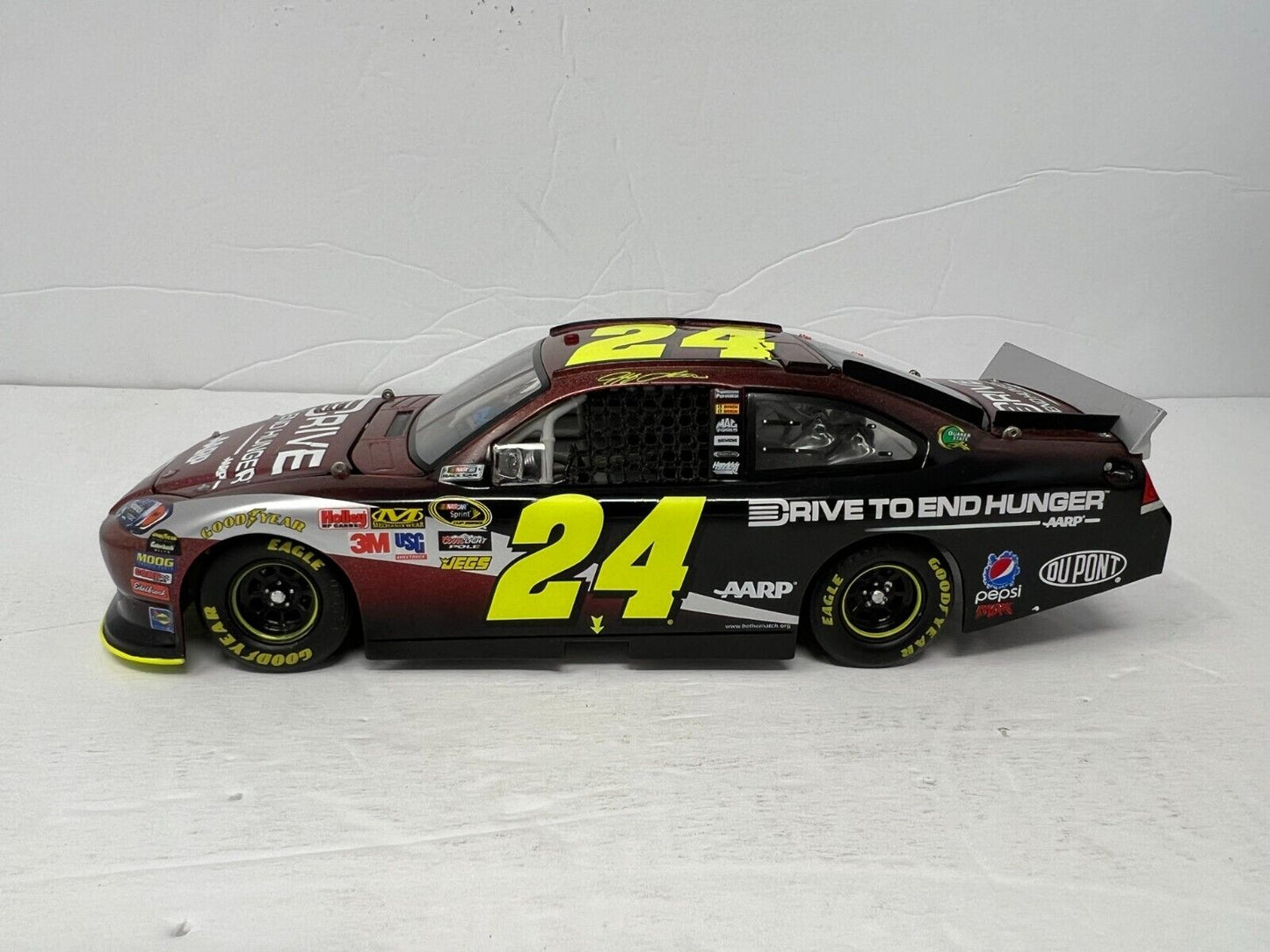 Lionel Nascar #24 Jeff Gordon AARP Drive to End Hunger Flashcoat 1:24 Diecast