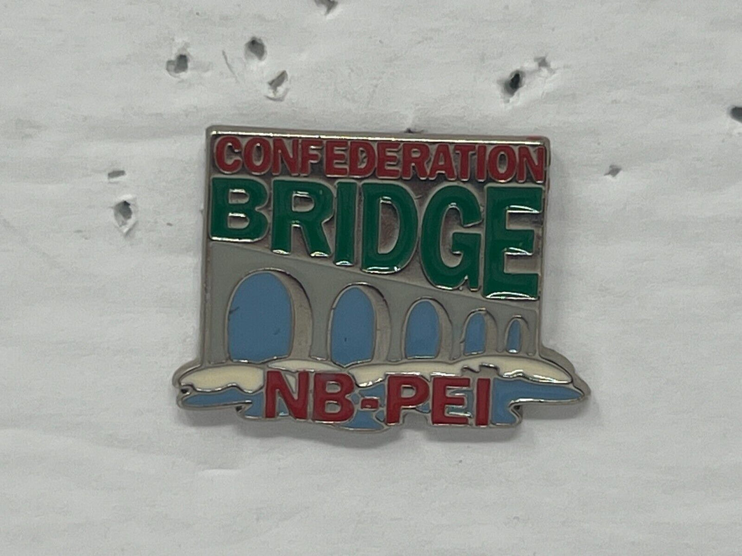 Confederation Bridge Prince Edward Island Souvenir Cities & States Lapel Pin SP4