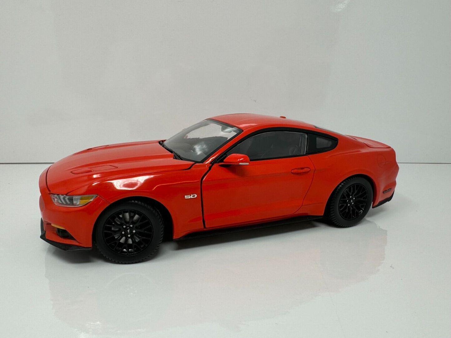 Autoworld 2016 Ford Mustang GT  1:18 Diecast Limited Edition 1 of 1001