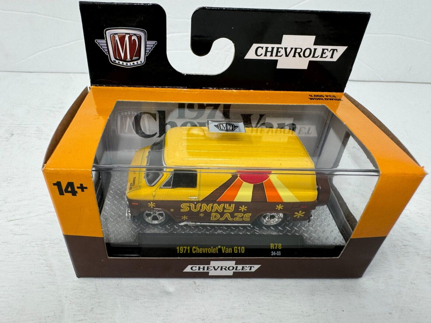 M2 Machines 1971 Chevrolet Van G10 1:64 Diecast