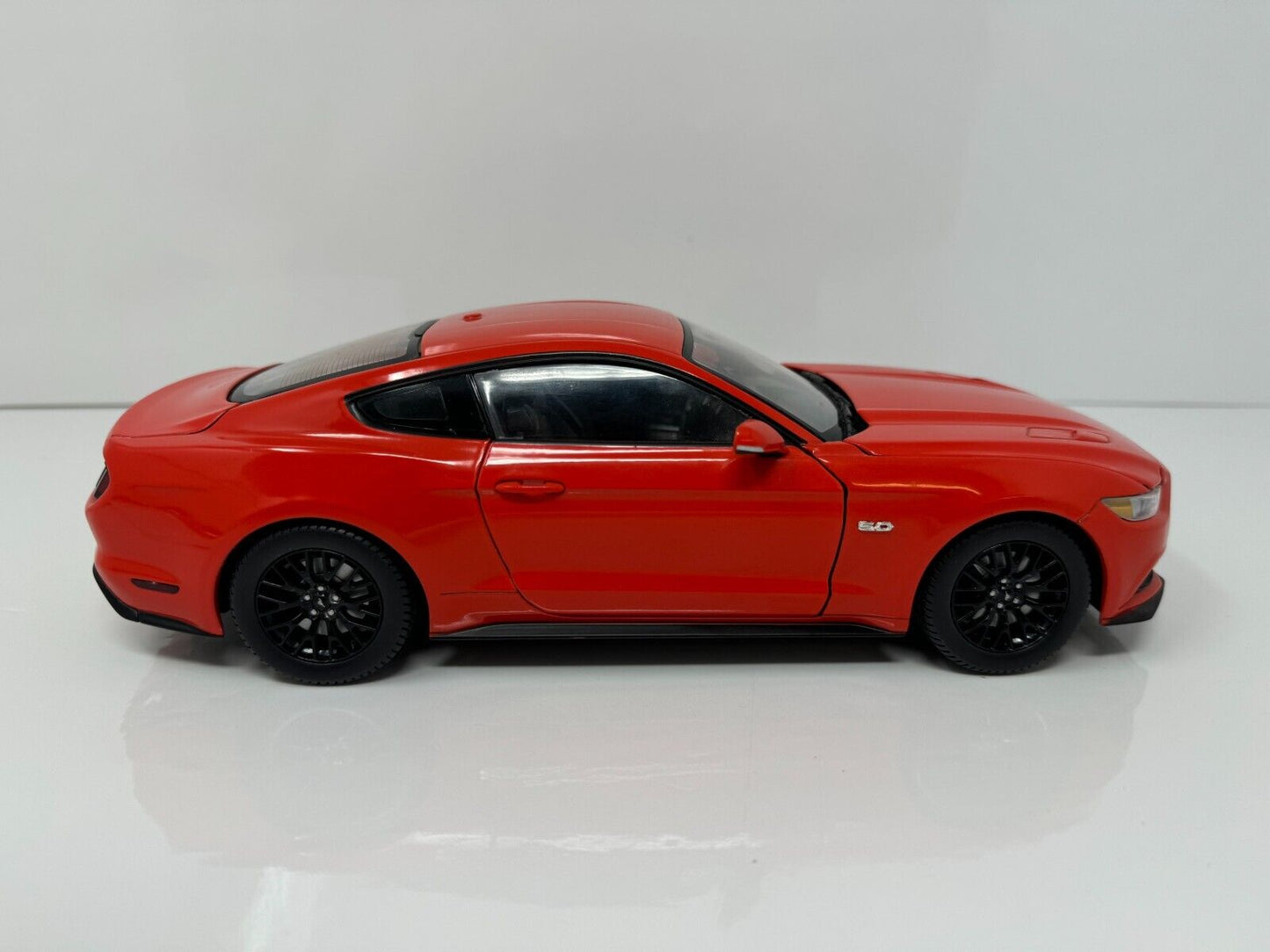 Autoworld 2016 Ford Mustang GT  1:18 Diecast Limited Edition 1 of 1001