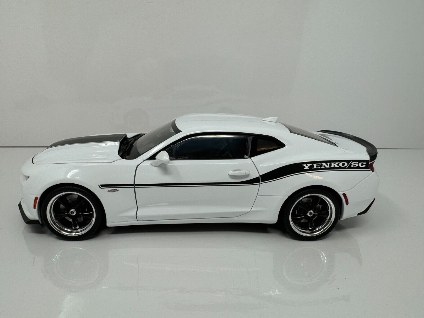 Autoworld 2018 Chevy Camaro Yenko Stage II Limited Edition 1:18 Diecast 1 / 702