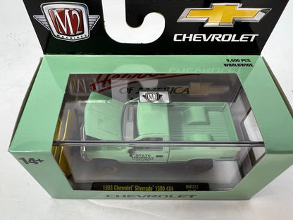 M2 Machines 1993 Chevrolet Silverado 1500 4x4 1:64 Diecast