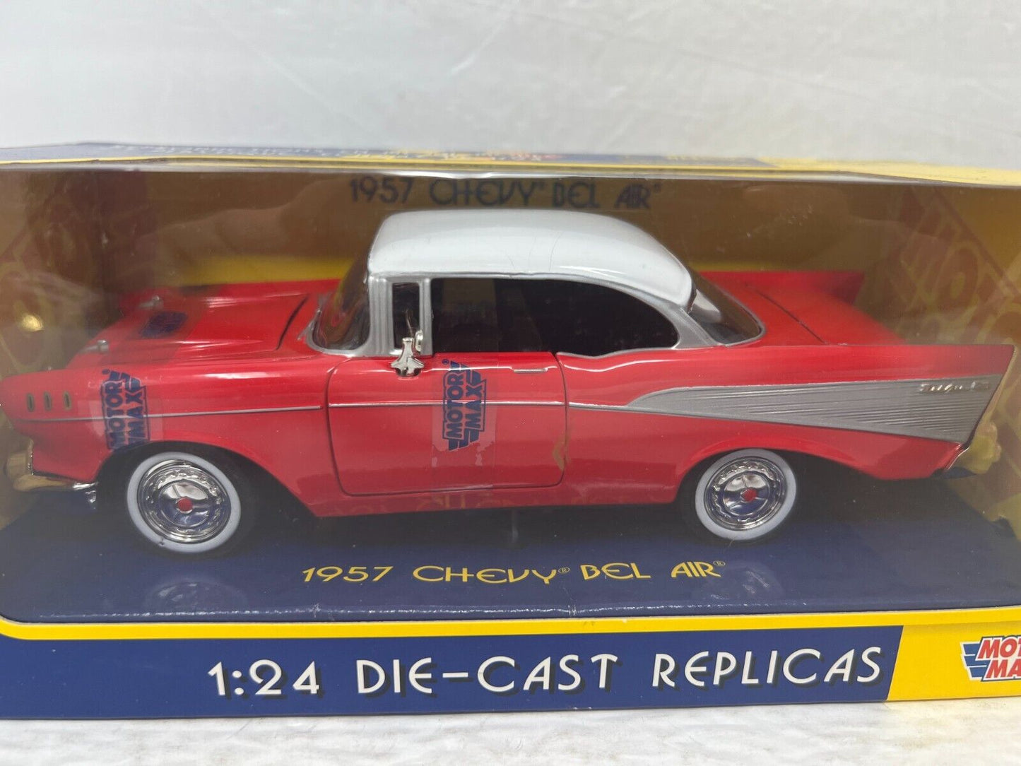 Motormax 1957 Chevy Bel Air 1:24 Diecast