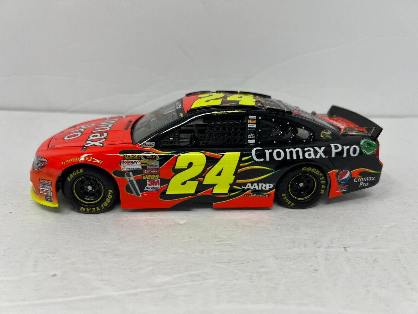 Lionel Nascar #24  Jeff Gordon Cromax Pro 2013 Chevrolet 1:24 Auto Hologram COA