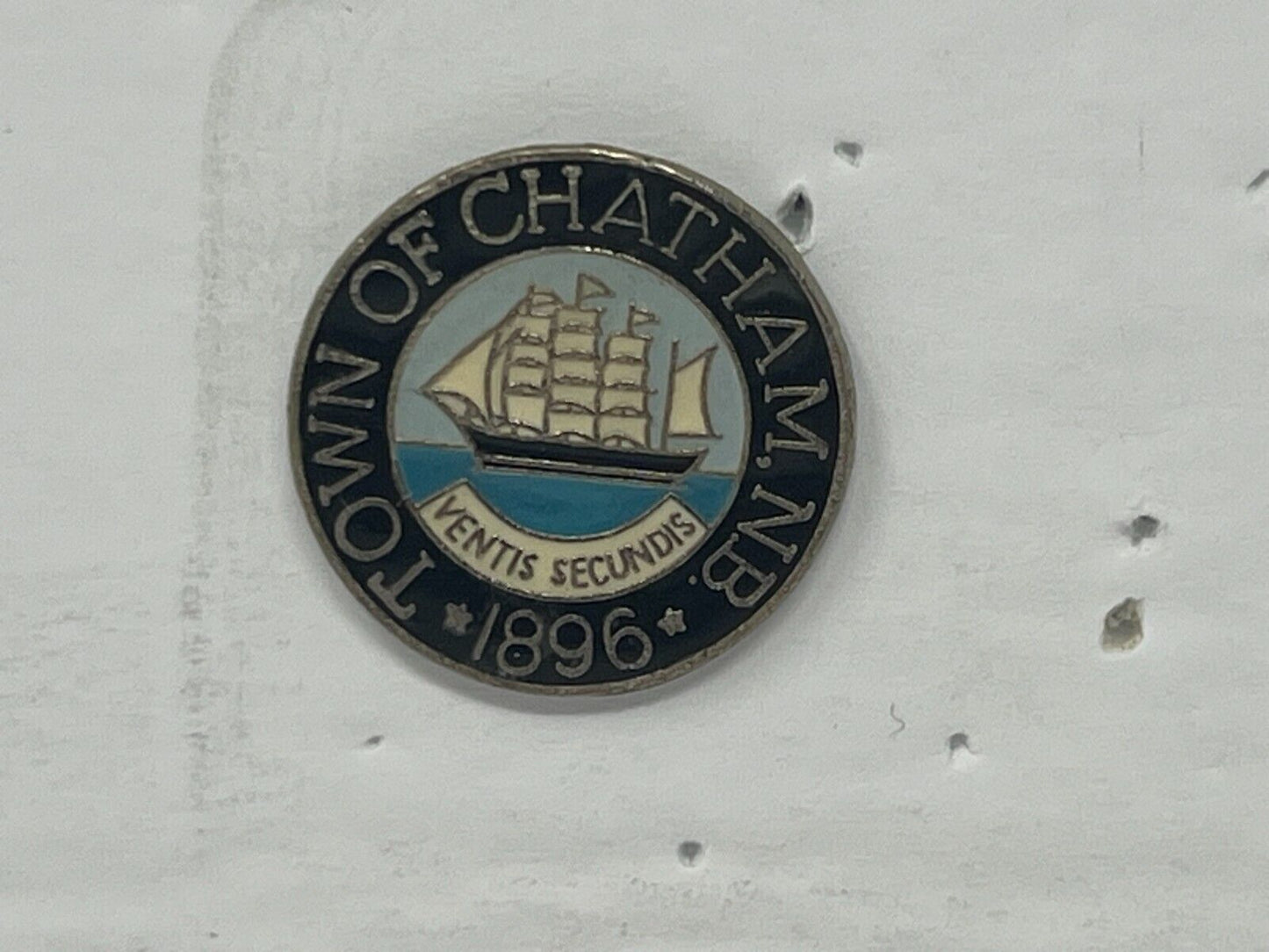 Town of Chatham New Brunswick Souvenir Cities & States Lapel Pin SP3