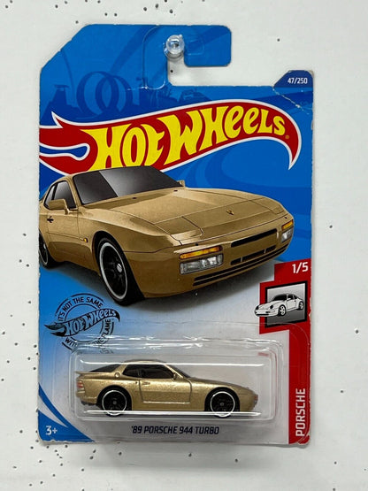 Hot Wheels 1989 Porsche 944 Turbo 1:64 Diecast Gold V2