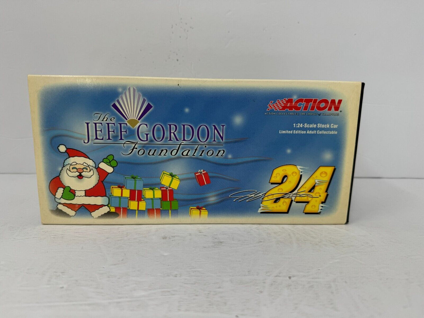 Action Nascar #24 Jeff Gordon Foundation Holiday Car 2004 Chevrolet 1:24 Diecast