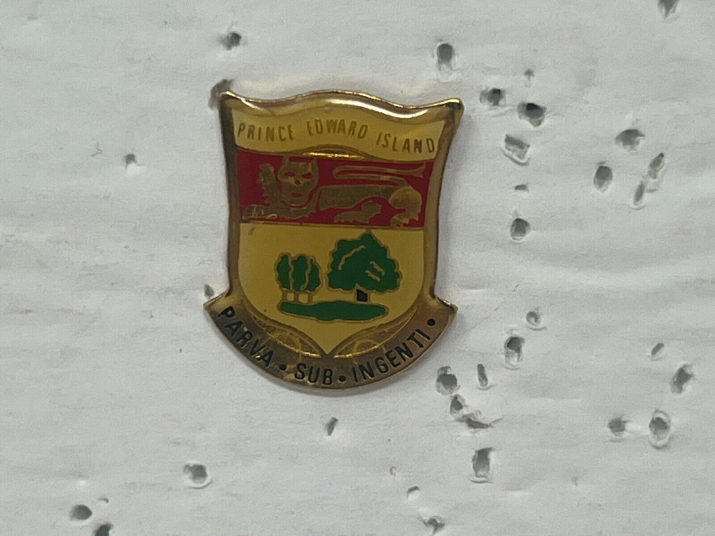 Prince Edward Island PEI Souvenir Cities & States Lapel Pin SP4 V7