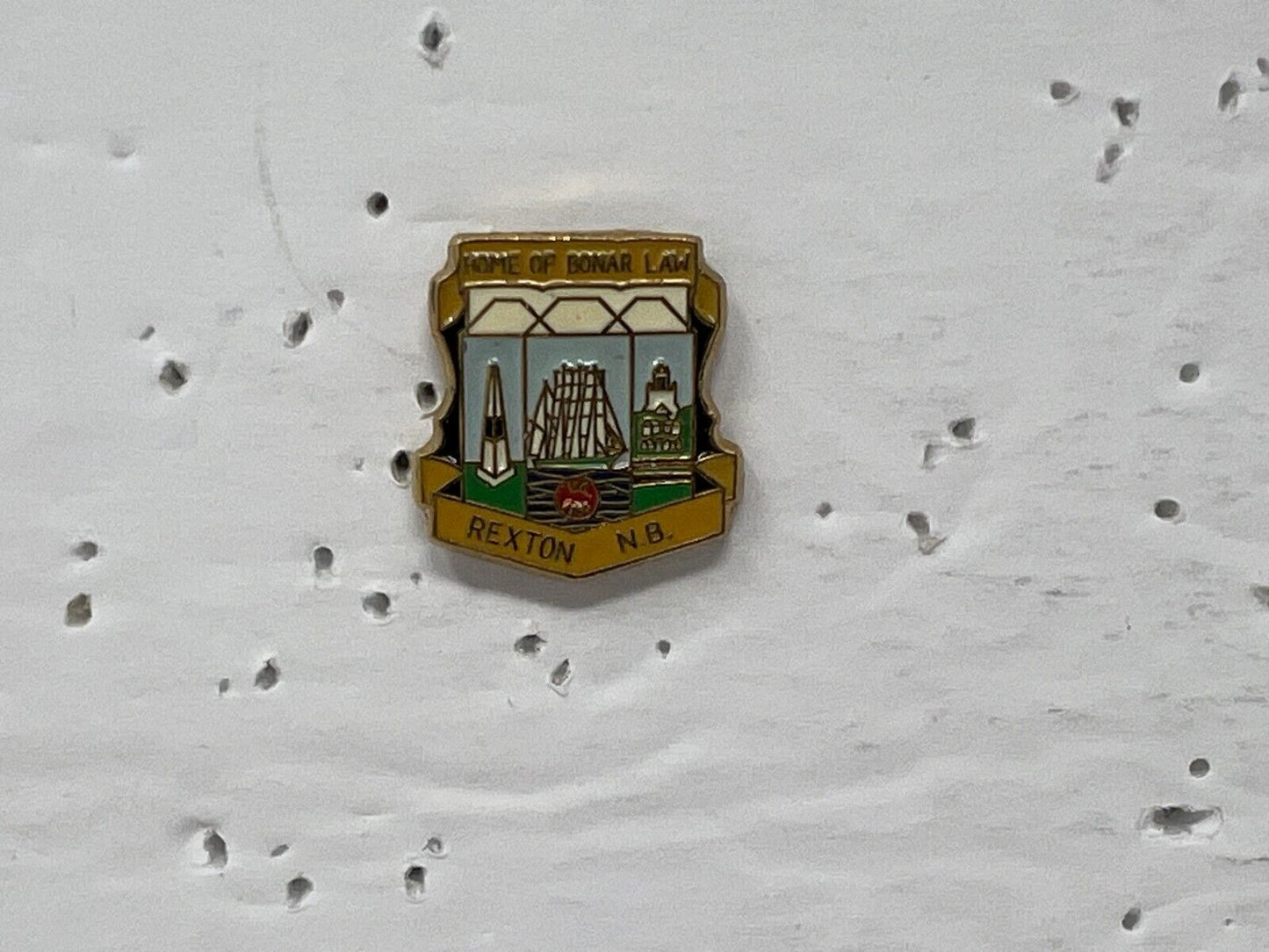 Rexton New Brunswick Souvenir Cities & States Lapel Pin SP3