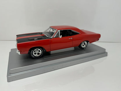 Ertl American Muscle 1969 Plymouth Roadrunner 1:18 Diecast