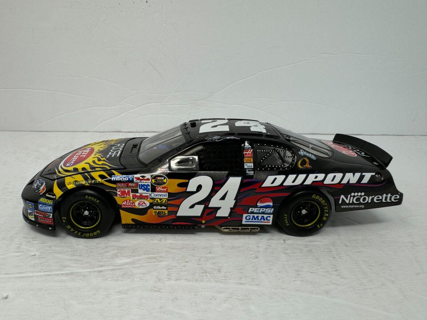 Action Nascar #24 Jeff Gordon DuPont Foose 2006 Monte Carlo 1:24 Diecast