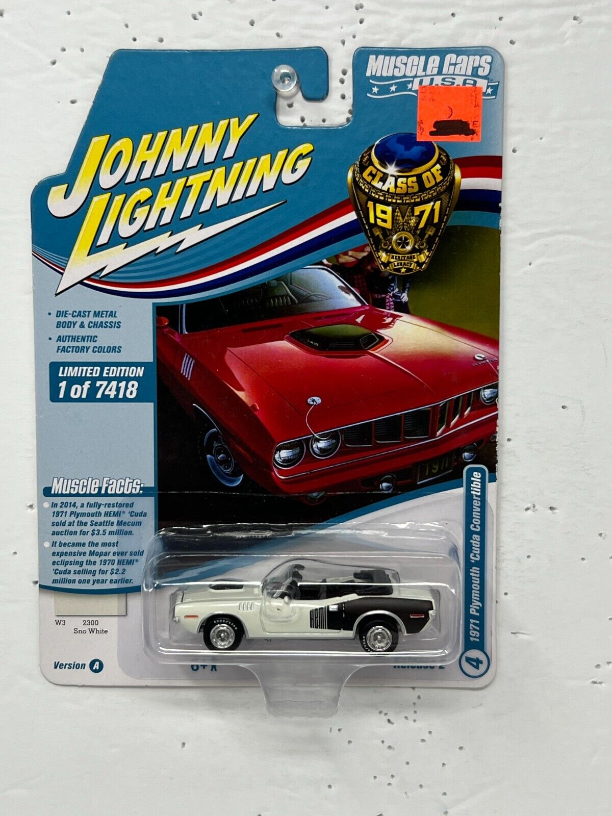 Johnny Lightning Muscle Cars 1971 Plymouth 'Cuda Convertible 1:64 Diecast Ver. A