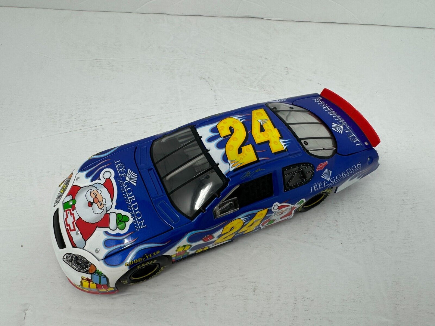 Action Nascar #24 Jeff Gordon Foundation Holiday Car 2004 Chevrolet 1:24 Diecast