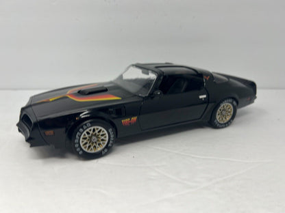 Greenlight 1977 Pontiac Trans Am Starlite Black & Golden Eagle Hood 1:18 Diecast